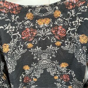 Ladies Open Back Free People blouse (s/p) black/floral